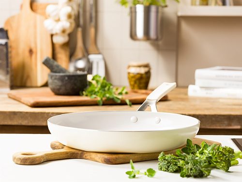 Produktbild von KitchenAid, Bratpfanne Creme 28 cm