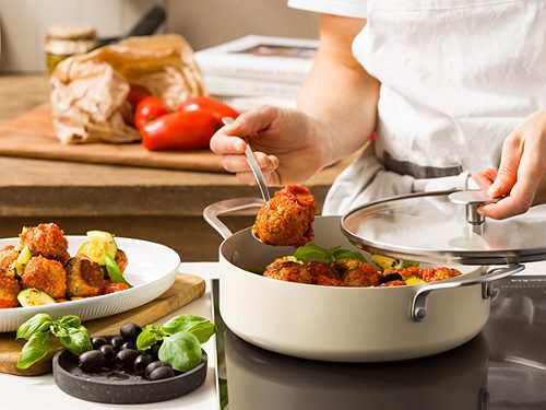 Produktbild von KitchenAid, Schmorpfanne Creme 24 cm