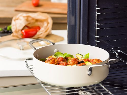 Produktbild von KitchenAid, Schmorpfanne Creme 24 cm