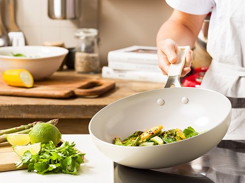 Produktbild von KitchenAid, Wok 28 cm creme