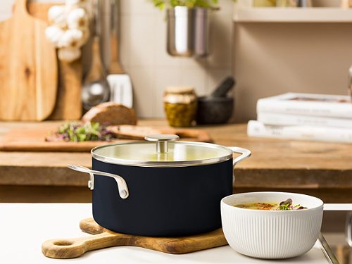 Produktbild von KitchenAid, Kasserolle 24 cm mit Deckel schwarz