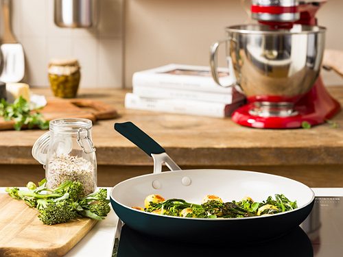 Produktbild von KitchenAid, Bratpfanne 24 cm schwarz