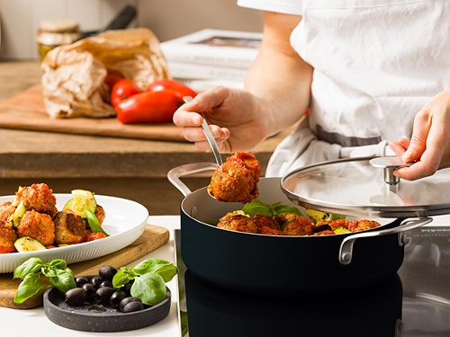 Produktbild von KitchenAid, Schmorpfanne 24 cm schwarz