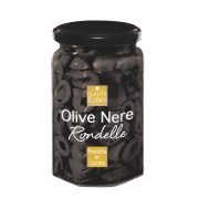 Schwarze Oliven in Scheiben